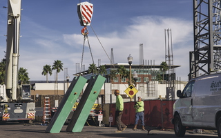Assembling a crane in the city of Tempe 1