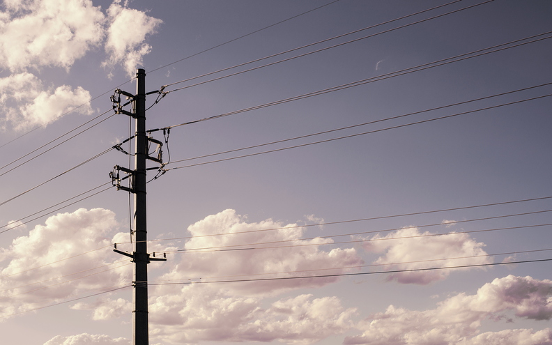 Power_line_in_the_city_with_clouds_01.jpg