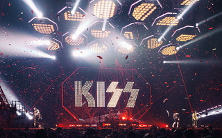 KISS Glendale Gene Simmons Eric Singer Tommy Thayer Paul Stanley Stage Laser Confetti 02