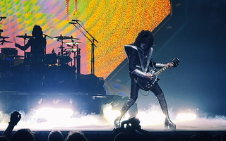KISS Glendale Eric Singer Tommy Thayer Stage 02