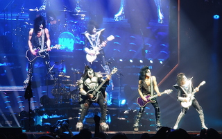 KISS Glendale Gene Simmons Paul Stanley Tommy Thayers 03