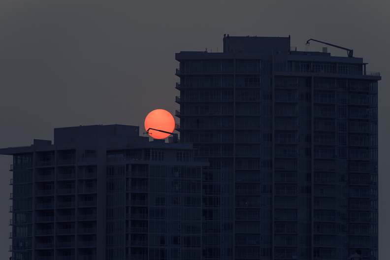 Wildfire_Sun_over_Downtown_Tempe_Highrise.jpg